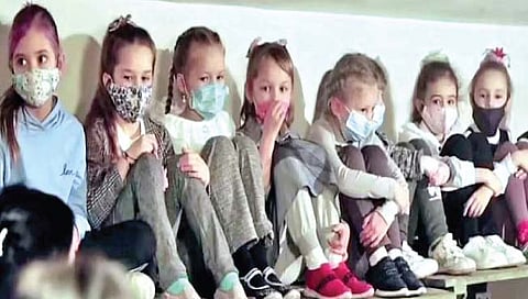 Russia Ukraine war : कीव्हमध्ये त्यांनी भीतीने जागून काढली रात्र! बंकर, मेट्रो रेल्वेस्थानके, सब-वेमध्ये घेतला आश्रय