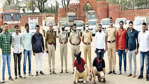 सातारा : फसवणुकीतील तीन कोटींची 24 वाहने जप्त