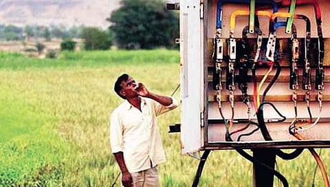 सांगली : शेतकर्यांवर चौपट वीज बिलांचा बोजा