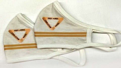 भारतीय संशोधकांनी बनवला विषाणू-जीवाणुनाशक मास्क