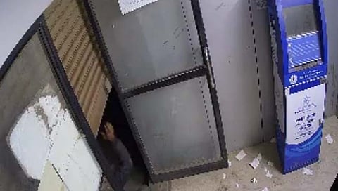 बीड : महाराष्ट्र बँकेचे एटीएम फोडण्याचा प्रयत्न, चोरटे सीसीटीव्हीत कैद