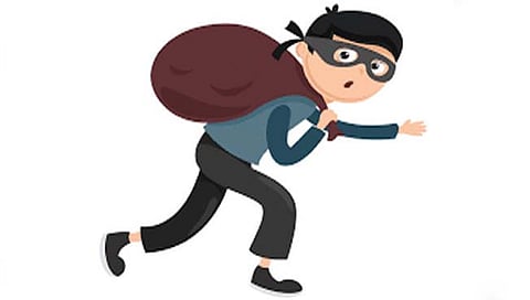 सातारा : पाच लाख घेवून तो पळत होता.. लोकं बघत होती