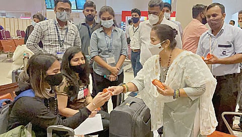 Russia-Ukraine crisis : यूक्रेनच्या युद्धभूमीतून 219 विद्यार्थी मुंबईत