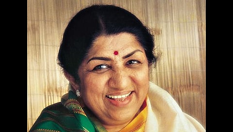 लता मंगेशकर यांची मनात खोलवर रुजलेली मराठी गाणी !