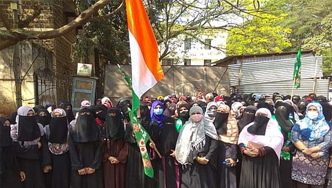 हिजाबला विरोध करणाऱ्यांच्या निषेधार्थ काँग्रेस, एमआय एमचा मोर्चा