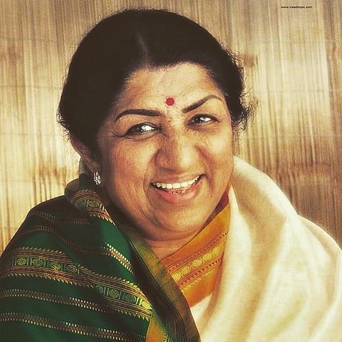 एक सूर्य, एक चंद्र, एकच लता