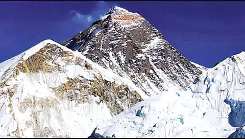 एव्हरेस्टवरील बर्फ गेल्या 25 वर्षांत वेगाने वितळले!