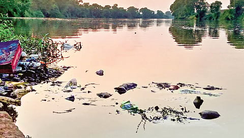 कोल्हापूर : ‘पंचगंगा’ नदीचे प्रदूषण पाकिस्तानने केले का? दूधगंगा बचाव कृती समितीचा सवाल