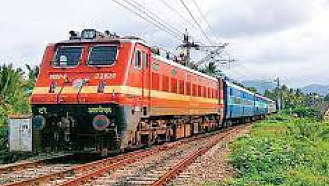 रेल्वेत मिळणार नाही आता गरमागरम जेवण; आगीच्या घटनांमुळे रेल्वेमधील गॅस हटविला