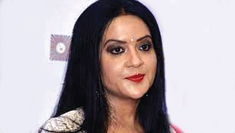 Amruta Fadnavis : अमृता फडणवीस यांना १ कोटीची लाच ऑफर केल्याप्रकरणी तरूणीवर गुन्हा दाखल