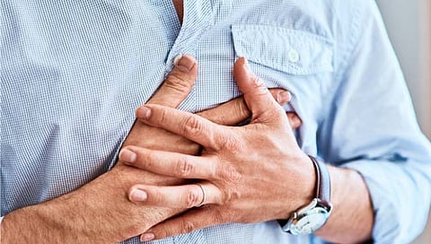 Chest Pain : छातीत दुखत आहे; घाबरु नका, हे करा घरगुती उपाय