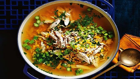 Chicken Sweet Corn Soup : काही मिनिटांमध्ये बनवा स्वीट कॉर्न चिकन सूप