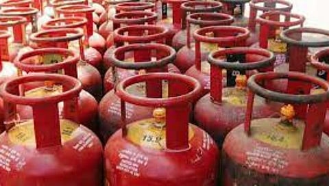 गॅस दराचा पुन्हा उडणार भडका? : जूनच्या पहिल्याच दिवशी घरगुती गॅस सिलिंडर दर वाढण्याची शक्यता
