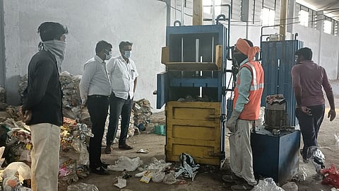 Hingoli : नगरपरिषदेकडून प्लास्टिकपासून पॅलेट्स तर कापडापासून दोऱ्यांची निर्मिती