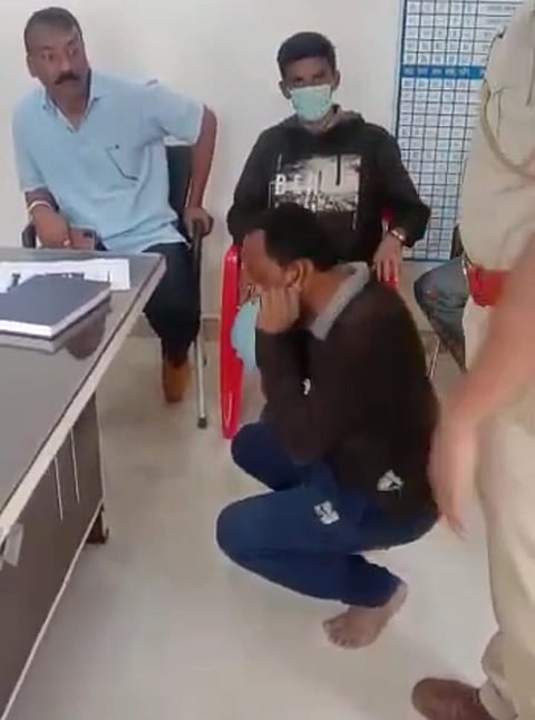 पंतप्रधान मोदींच्या विरोधात आक्षेपार्ह पोस्ट, पोलीस ठाण्यात काढायला लावल्या उठाबशा