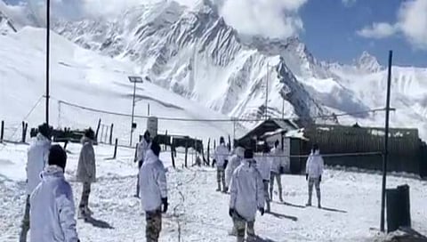 १५,००० फुट उंचीवर गोठवणाऱ्या थंडीतही भारत-तिबेट सीमा पोलीसांचा '' हाऊ इज द जोश" (Viral Video)