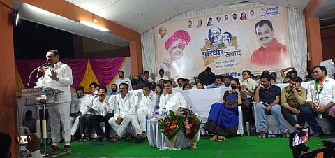 इंदापूरात मार्गदर्शन करताना जलसंपदामंत्री जयंत पाटील.