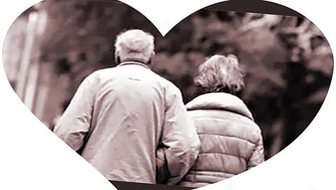 चक्क आजोबांनी पळवले वृद्ध प्रेयसीला!