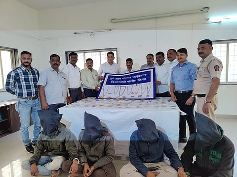 सराफाच्या घरात सोने चोरी करणाऱ्या चाैकडीसह तपास पथकातील पोलिस अधिकारी