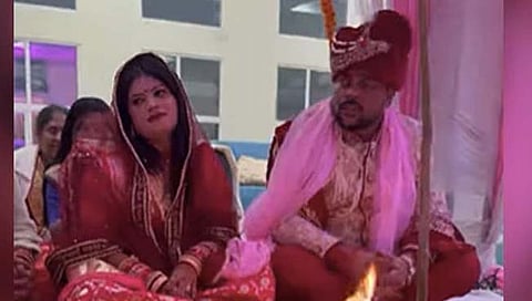 Wedding VIDEO : नवरदेवाला विचारलं, “सर्वात मोठे व्यसन कोणते” ? उत्तर ऐकून खळखळून हसाल…