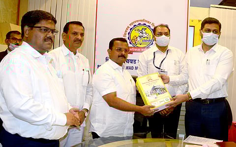 Municipal budget was presented before the standing committee in the absence of the commissioner