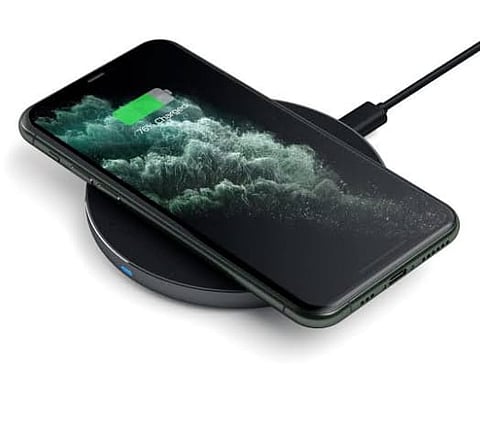 Wireless smartphone charger