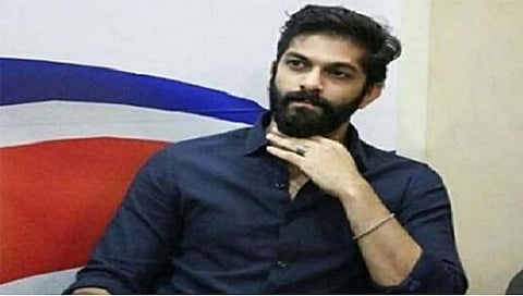 अमित ठाकरेंनी पदाधिकार्यांना दूर सारत साधला थेट विद्यार्थी सेनेशी संवाद