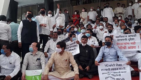 BJP Mla : भाजपच्या १२ आमदारांचे निलंबन मागे, सदस्यत्वाचे अधिकार बहाल