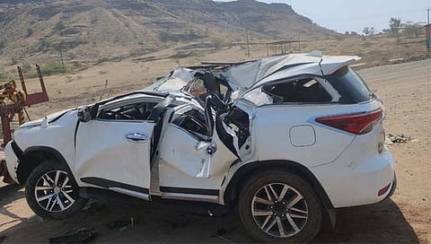 सांगली : वारकऱ्याला वाचवण्याच्या प्रयत्नात कार पंधरा फूट उडून रस्त्यावर पलटी, दाम्पत्य जागीच ठार