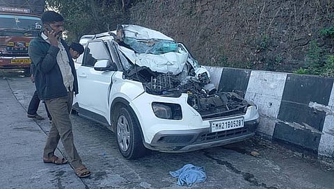 मुंबई-पुणे एक्स्प्रेस वेवर भीषण अपघात; काँग्रेस नेत्यासह सोलापूरचे ४ जण ठार