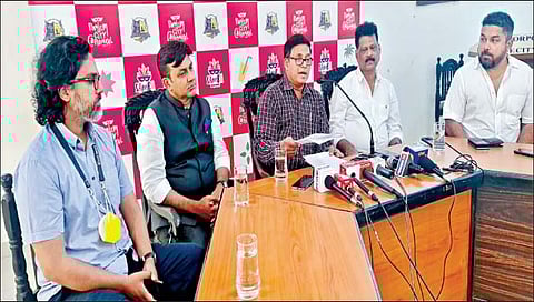 पणजी : महापालिकेत आयोजित पत्रकार परिषदेत माहिती देताना आयुक्त आग्नेलो फर्नांडिस. बाजूला इतर.