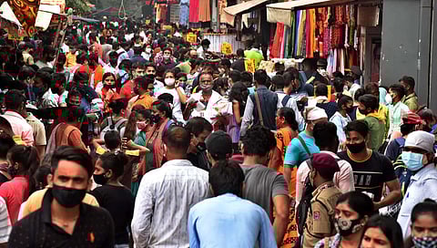 कोरोना रुग्णसंख्येत घट, पण मृत्यूच्या संख्येने चिंता! २४ तासांत ६७ हजार नवे रुग्ण, १,१८८ मृत्यू