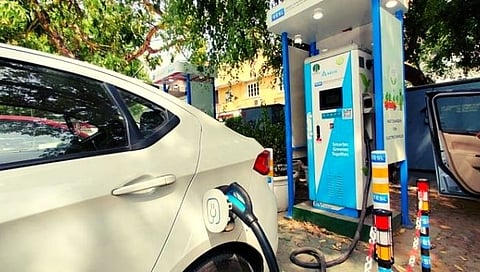 मोठ्या शहरांत चार्जिंग स्टेशनमध्ये 2.5 पट वाढ; इलेक्ट्रिक वाहनांना बुस्ट : ऊर्जा मंत्रालयाची माहिती