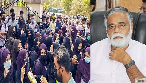 hijab row : कर्नाटक सरकारकडून शाळा, महाविद्यालये पुन्हा सुरु करण्याचे संकेत