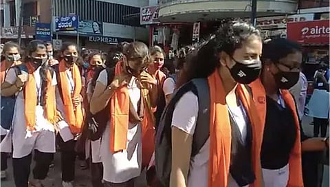 Hijab karnataka : कर्नाटकातील हिजाब वाद पोहोचला लोकसभेत