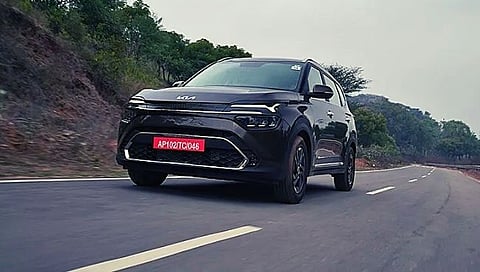 Kia Carens भारतात लॉन्च, जाणून घ्या काय आहे किंमत
