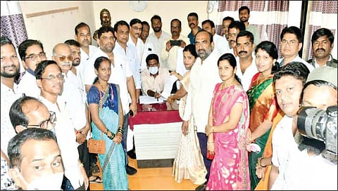 Sindhudurg : कुडाळ नगराध्यक्षपदासाठी महाविकास आघाडीकडून दोन, तर भाजपकडून एक अर्ज!