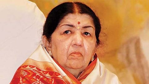 Nashik : लतादिदींच्या स्मरणार्थ होणाऱ्या आरोग्य केंद्राला ग्रामस्थांचा विराेध