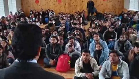 महाराष्ट्रातील ‘इतके’ विद्यार्थी युक्रेनमध्ये अडकले