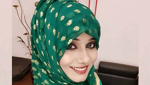 हिजाब वाद असतानाच बिग बॉस फेम ‘या’ अभिनेत्रीचा ग्लॅमरला रामराम ! इस्लामच्या वाटेवर जाणार