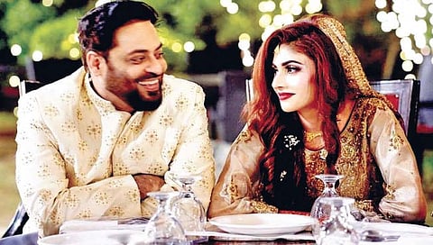 पाकिस्तानात ५० वर्षीय खासदाराचा शाळकरी मुलीशी ‘निकाह’