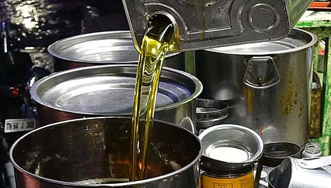 खाद्यतेल, तेलबियांच्या साठ्यावर मर्यादा; दरवाढ, साठेबाजीवर आळा घालण्यासाठी केंद्राचा निर्णय