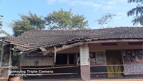 राजापूर : शाळेचे छप्पर मोडकळीस ; विद्यार्थ्यांचा जीव धोक्यात