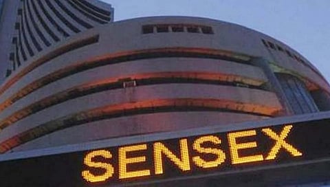 रशियाची युक्रेनमध्ये लष्करी कारवाई पण शेअर बाजार धारातीर्थी ! दिवसात १३.५७ लाख कोटींचा चुराडा