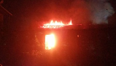 सातारा : कोंडवे येथील गाडे वाड्याला आग, घरातील साहित्य जळून नुकसान