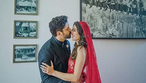 shibani dandekar wedding : शिबानीचं नाव बदललं, Liplock फोटो व्हायरल