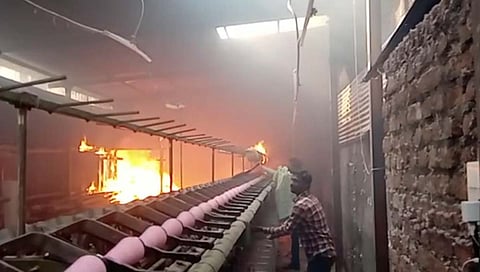 Solapur Fire : सलग दुसऱ्या दिवशी दोन कारखान्यांना आग, लाखोंचे नुकसान