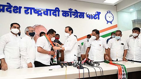 औरंगाबाद : गंगापूरच्या माजी नगराध्यक्षांसह पाच नगरसेवक राष्ट्रवादीत; अजित पवारांच्या उपस्थितीत प्रवेश