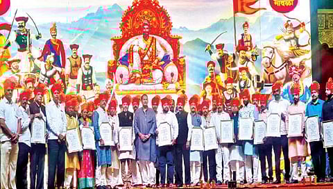 सातारा :स्वराज्य योद्धयांच्या वंशजांचा खा. उदयनराजेंच्या हस्ते सन्मान