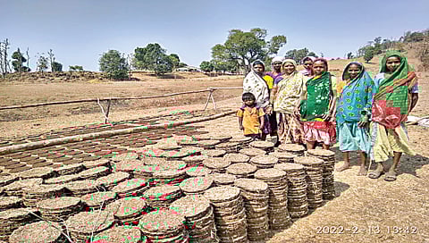 आदिवासी लेकी उजळविणार मुंबई-पुणेकरांची होळी